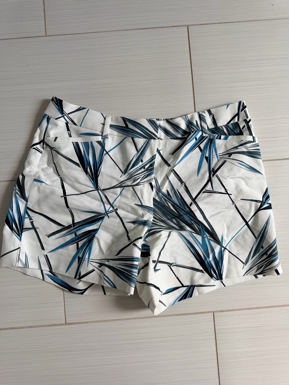 White House Black Market Palm-Print Women’s Shorts size 8